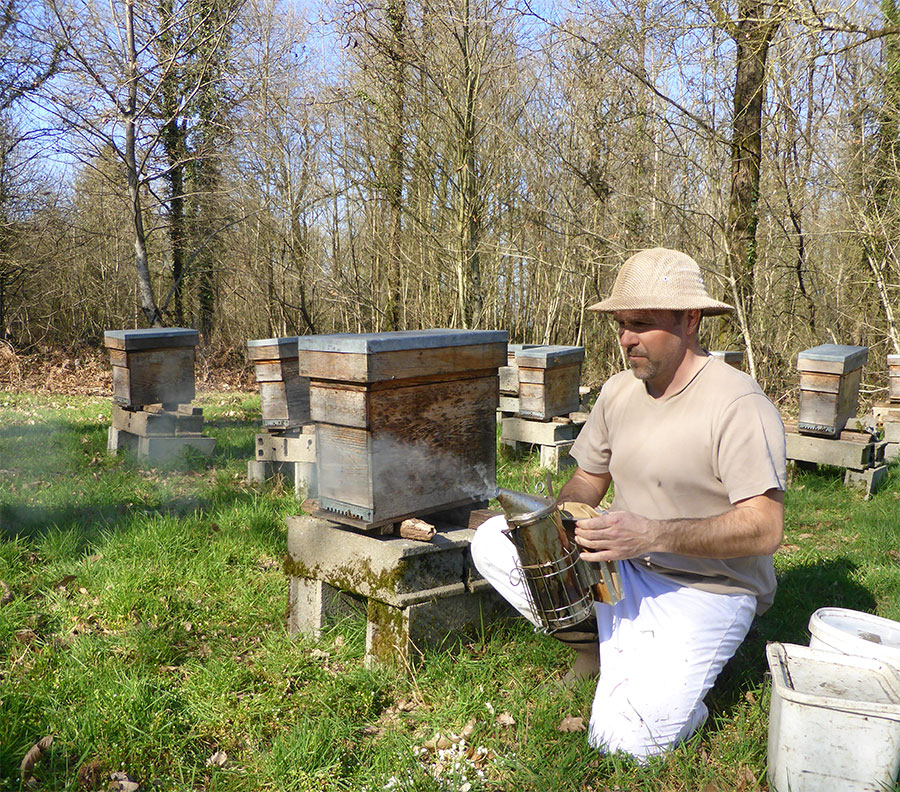 Enfumoir et apiculteur Famille Mary
